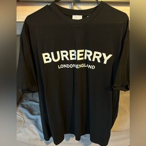 Burberry logo print black t-shirt size large. It is used like new.